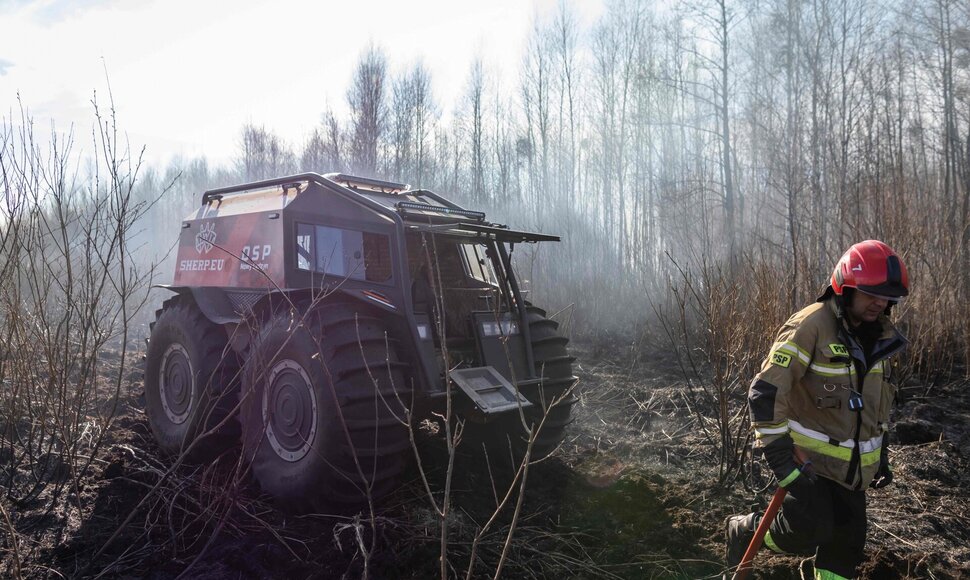 Miško gaisras / WOJTEK RADWANSKI / AFP