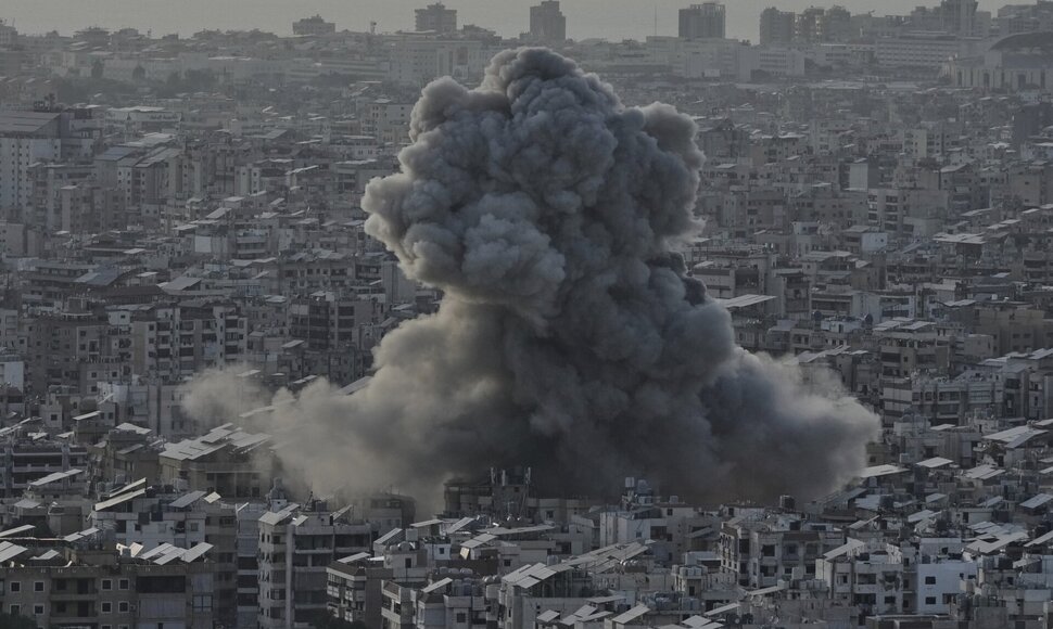 Izraelio smūgiai Beirutui / Bilal Hussein / AP
