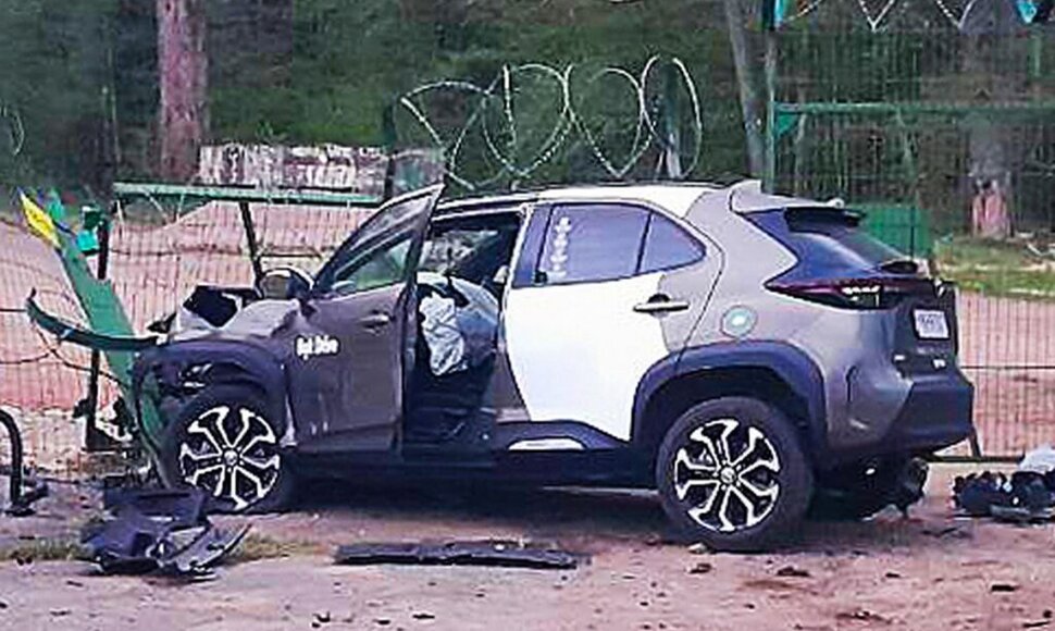 Lietuvis „Bolt Drive“ automobiliu taranavo fizinį barjerą su Baltarusija / VSAT nuotr.