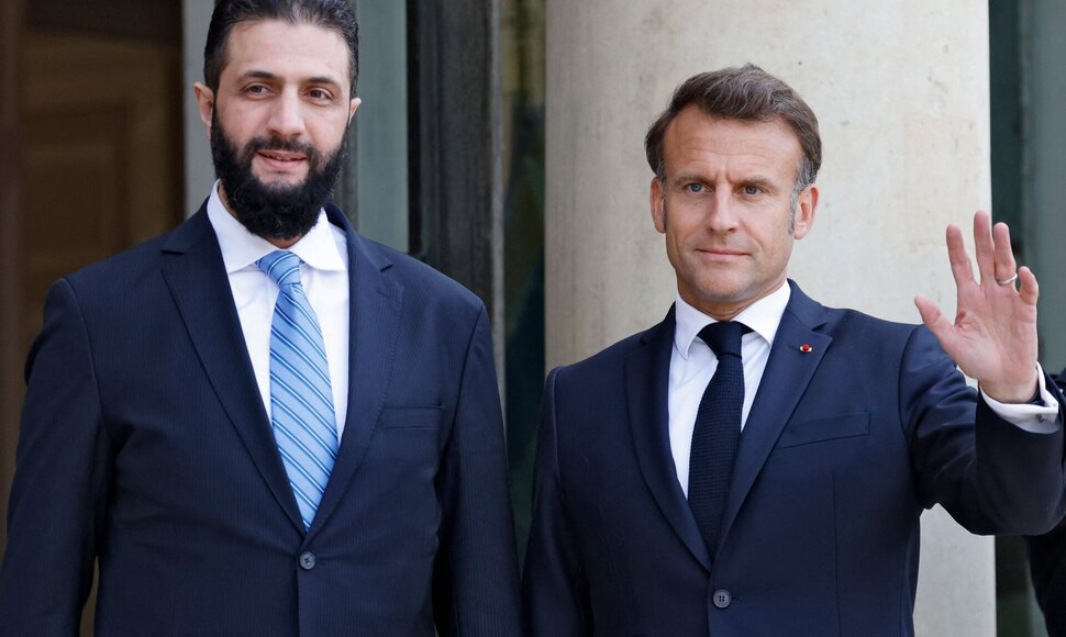 Ahmedas al Sharaa ir Emmanuelis Macronas / LUDOVIC MARIN / AFP