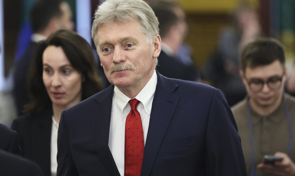 Kremliaus atstovas Dmitrijus Peskovas / Yury Kochetkov / AP