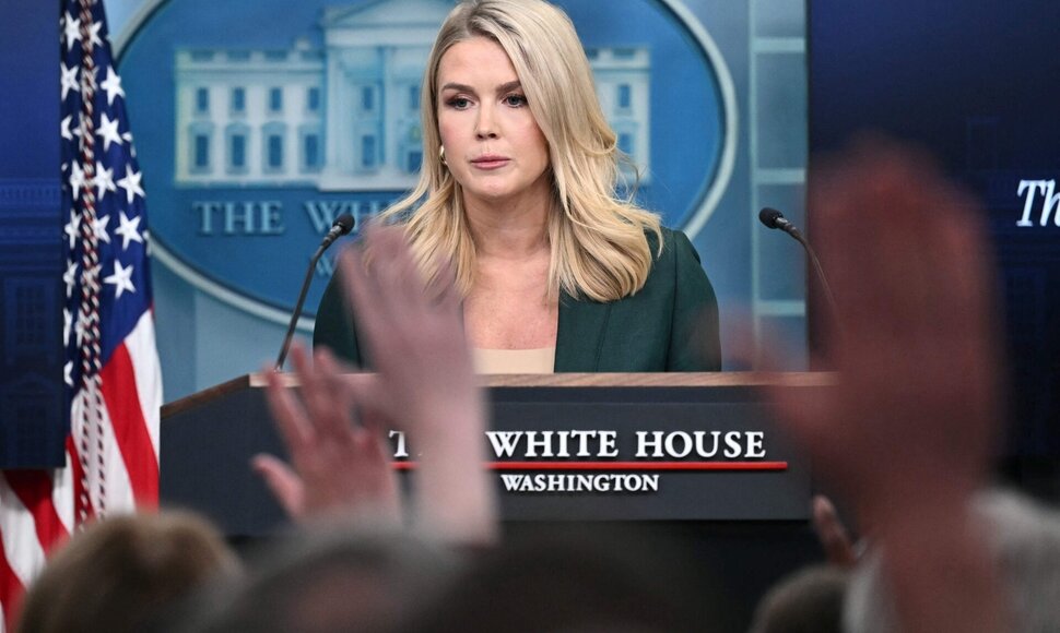 Baltųjų rūmų spaudos sekretorė Karoline Leavitt / MANDEL NGAN / AFP