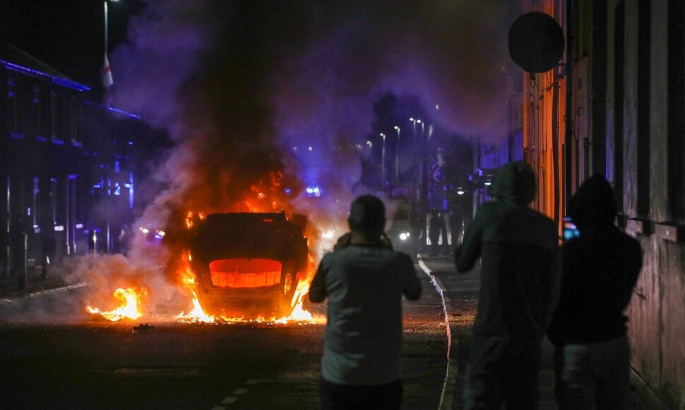 Smurtas Šiaurės Airijoje / PAUL FAITH / AFP