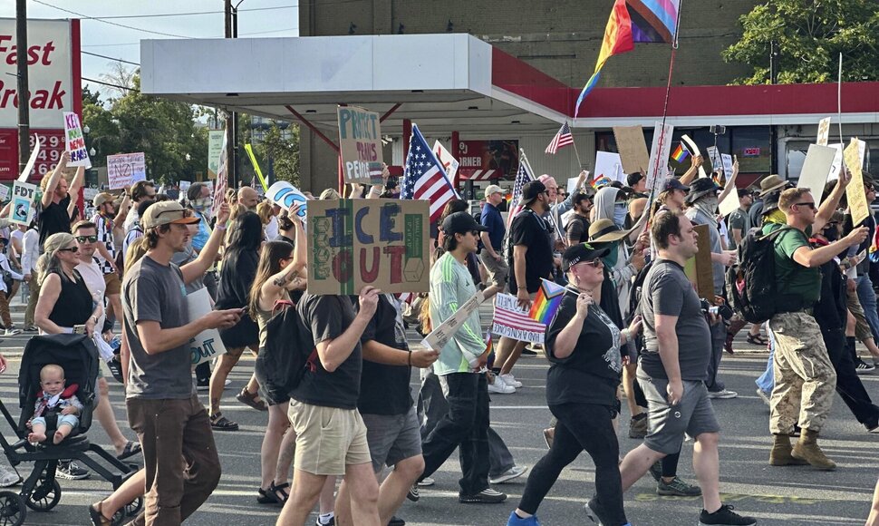 Amanda Barrett / AP