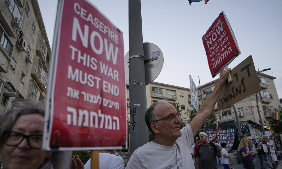 Baz Ratner / AP