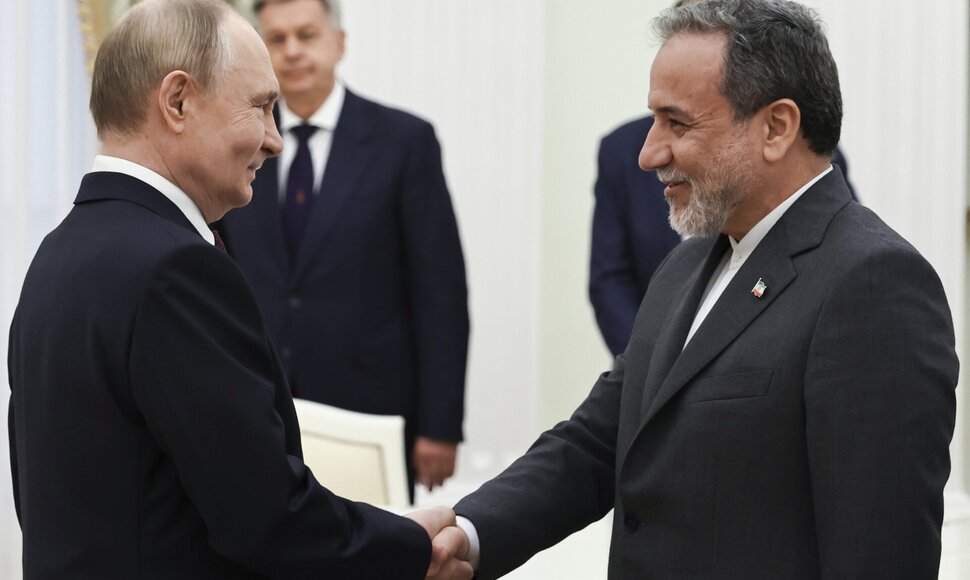V. Putinas su A. Araghchi / Alexander Kazakov / AP