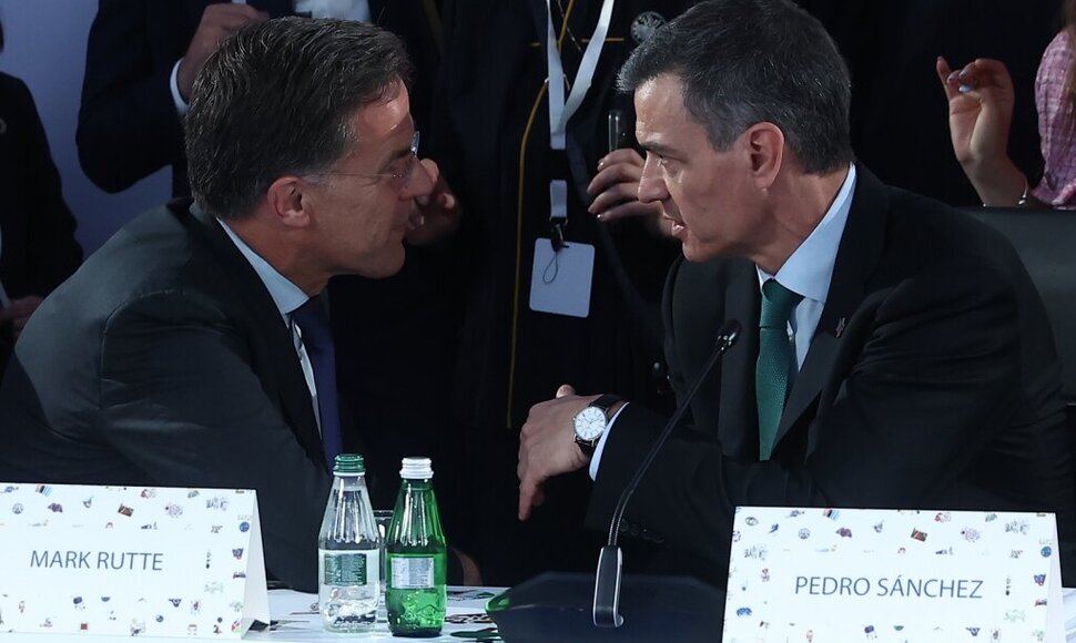 M. Rutte su P. Sanchezu / Pool Moncloa/Fernando Calvo / ZUMAPRESS.com