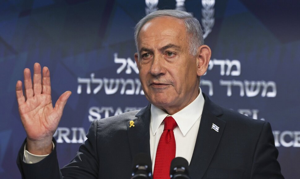 Ronen Zvulun / AP