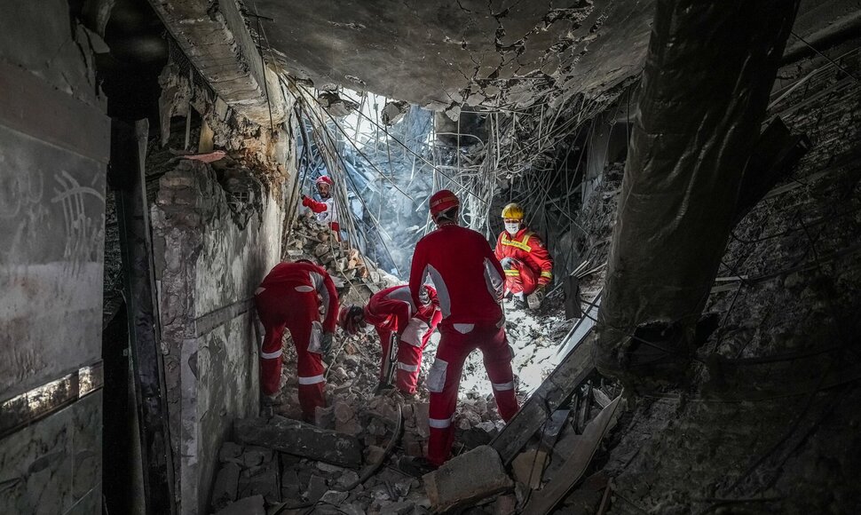 Gelbėtojai Teherano Evino kalėjime / MOSTAFA ROUDAKI / AFP