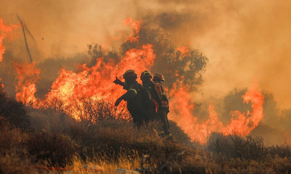 Gaisrai Kretoje / COSTAS METAXAKIS / AFP