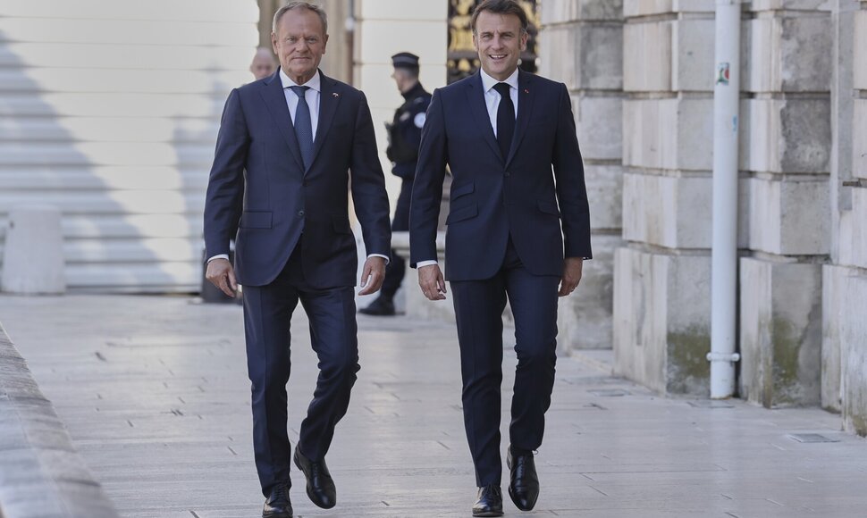 Christophe Petit Tesson / AP