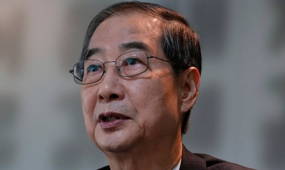 Han Duck-soo / Ahn Young-joon / AP