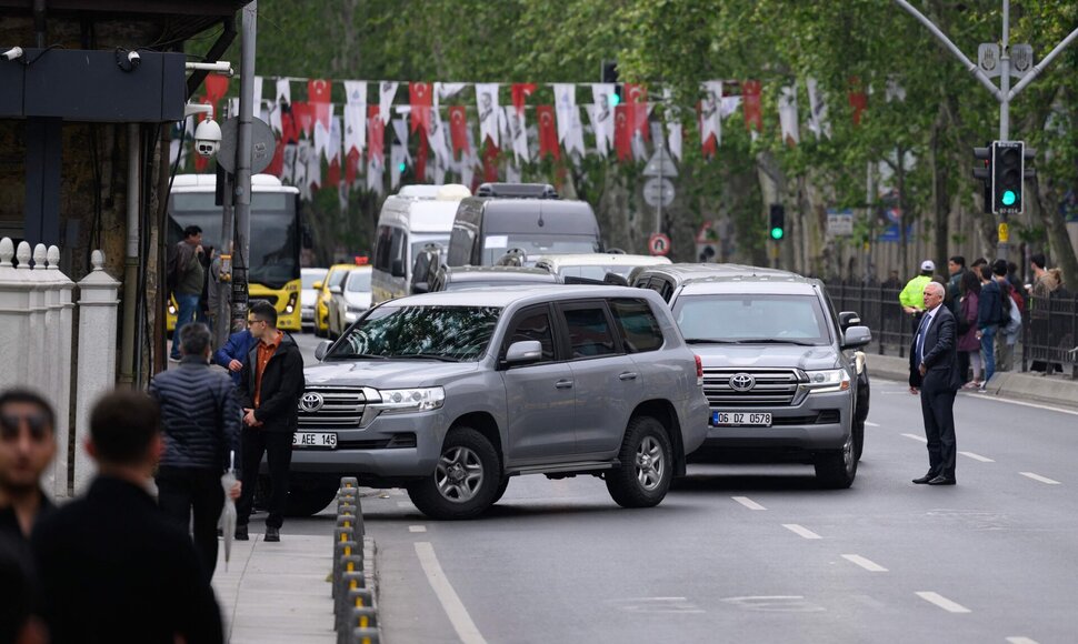 Apsaugos konvojus / YASIN AKGUL / AFP