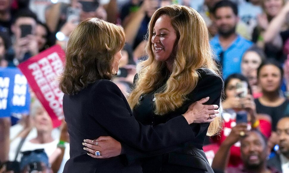 Kamala Harris ir Beyonce  / Trish Badger/IS/MPI/Capital Pict / TB/IS/MPI/Capital Pictures