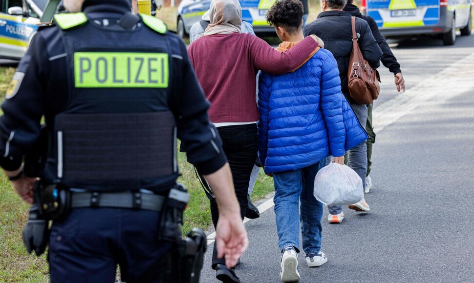 Prie Vokietijos sienos su Lenkija / JENS SCHLUETER / AFP