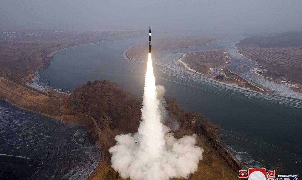 Šiaurės Korėjos hipergarsinė raketa / / AP