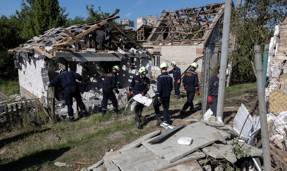 Rusų atakos padariniai Zaporižioje / Thomas Peter / REUTERS