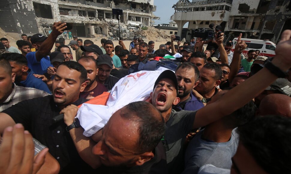 Per Izraelio smūgį Gazoje žuvo žurnalistai / Omar Ashtawy / ZUMAPRESS.com