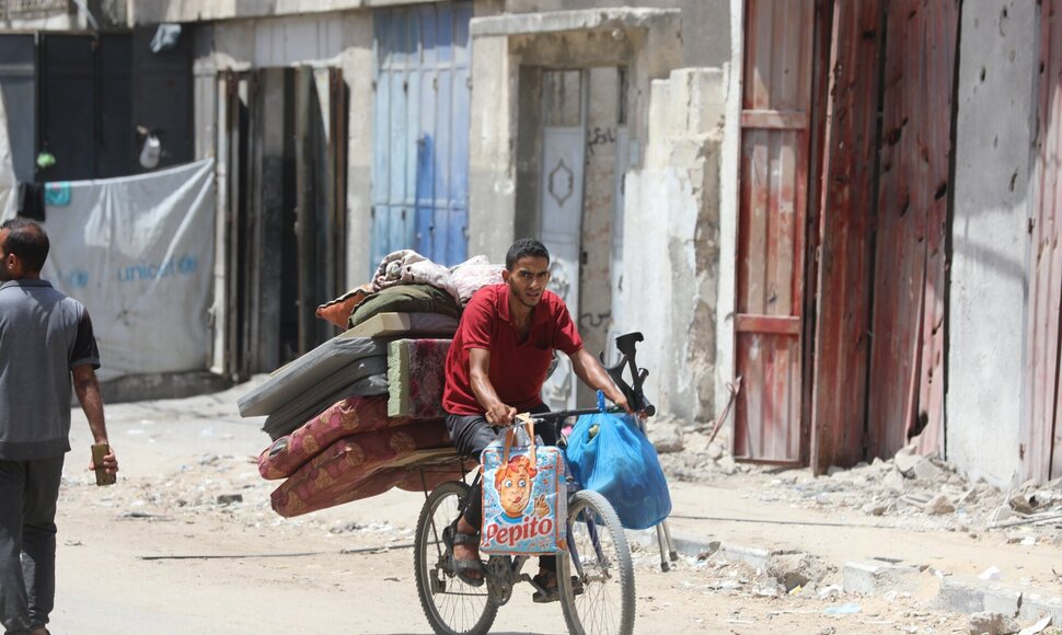 Palestiniečiai bėga iš Gazos Ruožo / Omar Ashtawy / ZUMAPRESS.com