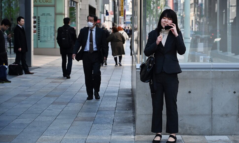 Japonė kalba telefonu / CHARLY TRIBALLEAU / AFP