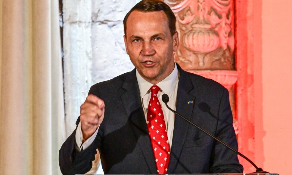 R. Sikorski / GIORGIO VIERA / AFP
