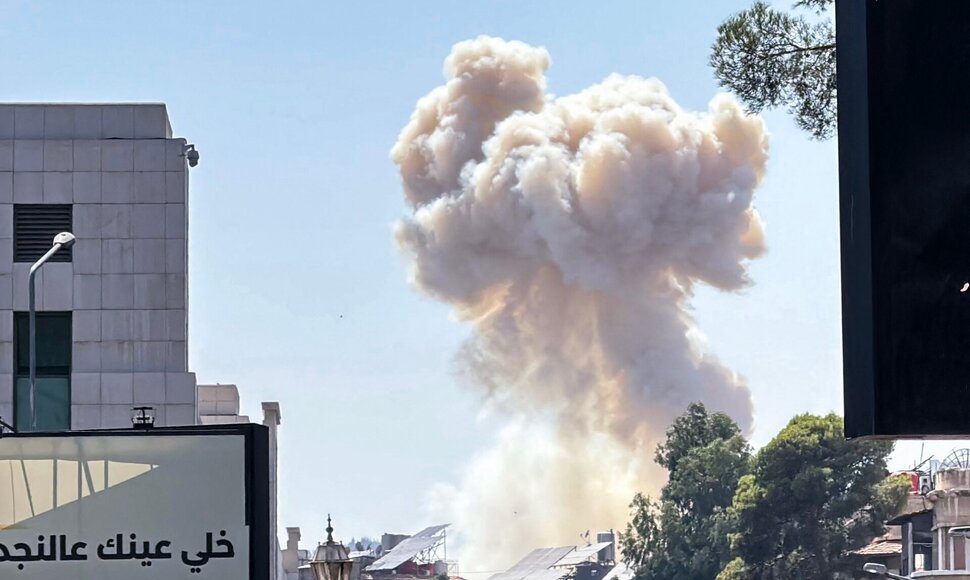 Izraelio smūgiai Damaske / RAMI AL SAYED / AFP