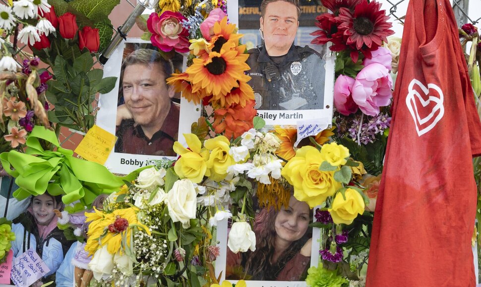 Memorialas žuvusiesiems Teksase. / San Antonio Express-News / ZUMAPRESS.com