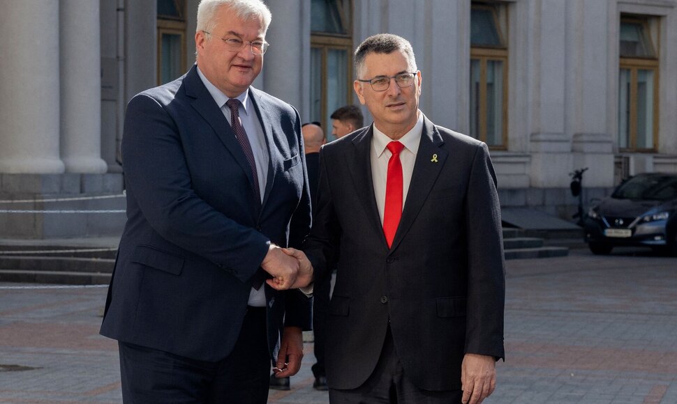Andrijus Sybiha ir Gideonas Saaras / TETIANA DZHAFAROVA / AFP