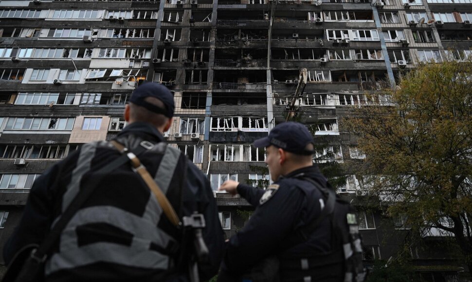 Daugiabutis po Rusijos smūgių Ukrainoje / GENYA SAVILOV / AFP