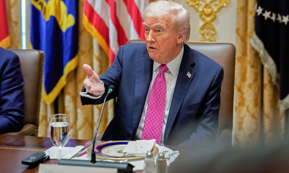Donaldas Trumpas / / Aaron Schwartz/POOL via CNP/INST