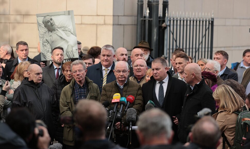 Prie teismo Belfaste / / AP