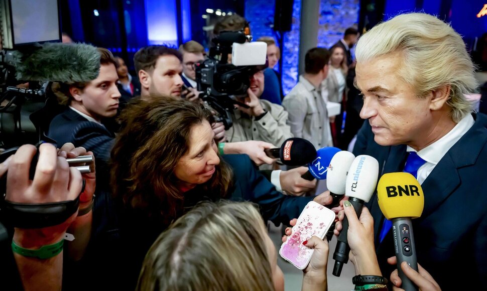 Geertas Wildersas su žurnalistais / ROBIN UTRECHT / AFP