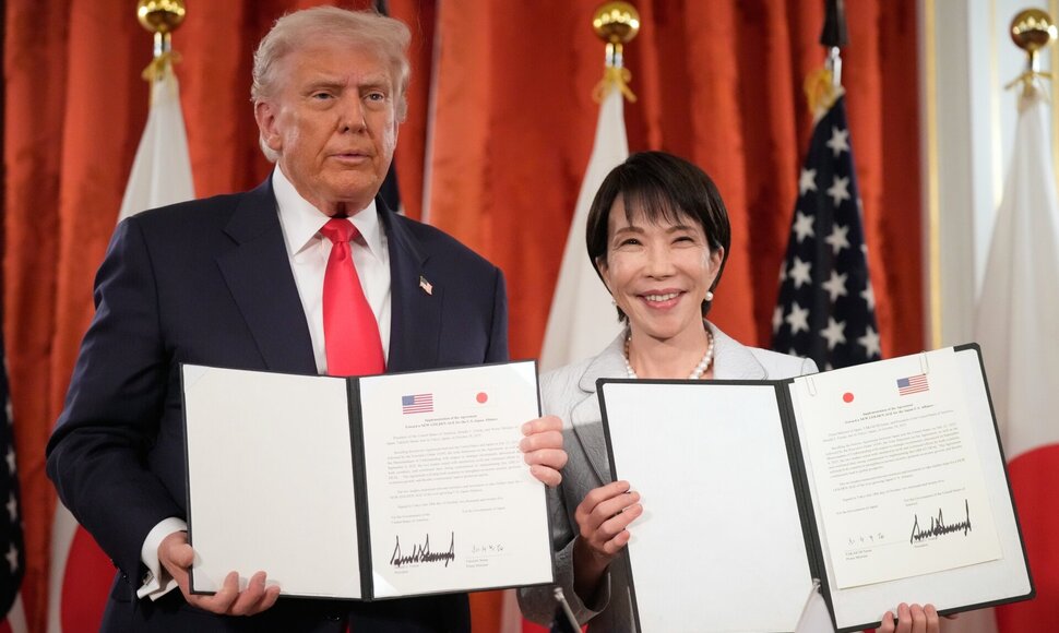 Donaldas Trumpas ir Sanae Takaichi / / AP