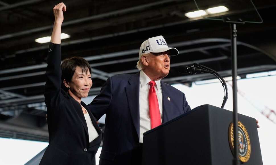 / AP