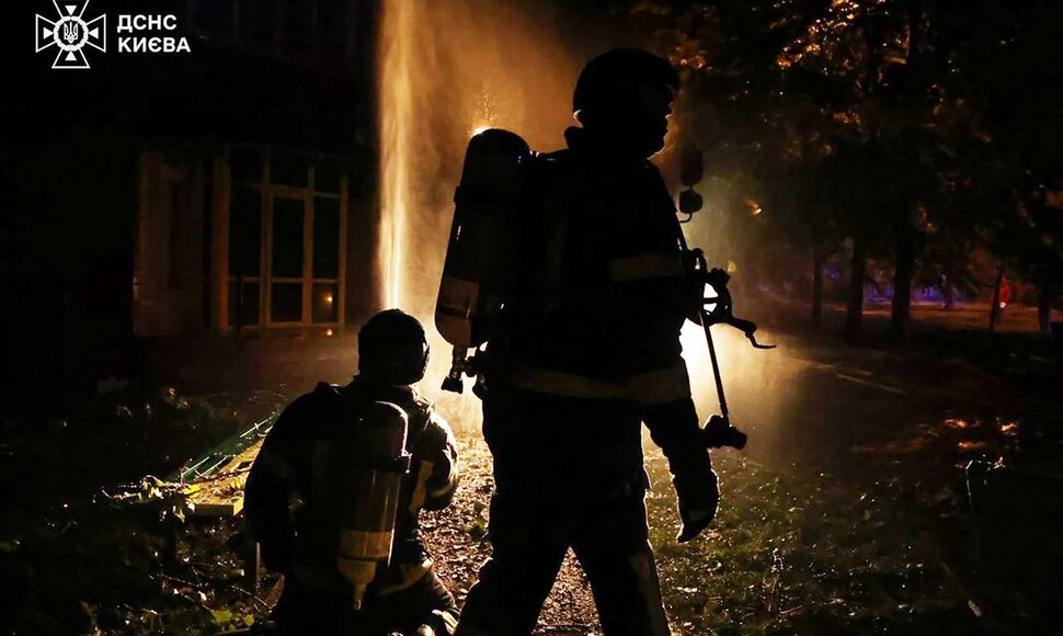 Ugniagesiai Ukrainoje / HANDOUT / AFP