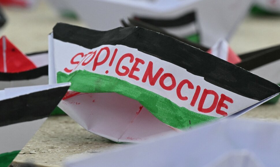 Užra&scaron;as &bdquo;Sustabdykite genocidą&ldquo; / STEFANO RELLANDINI / AFP