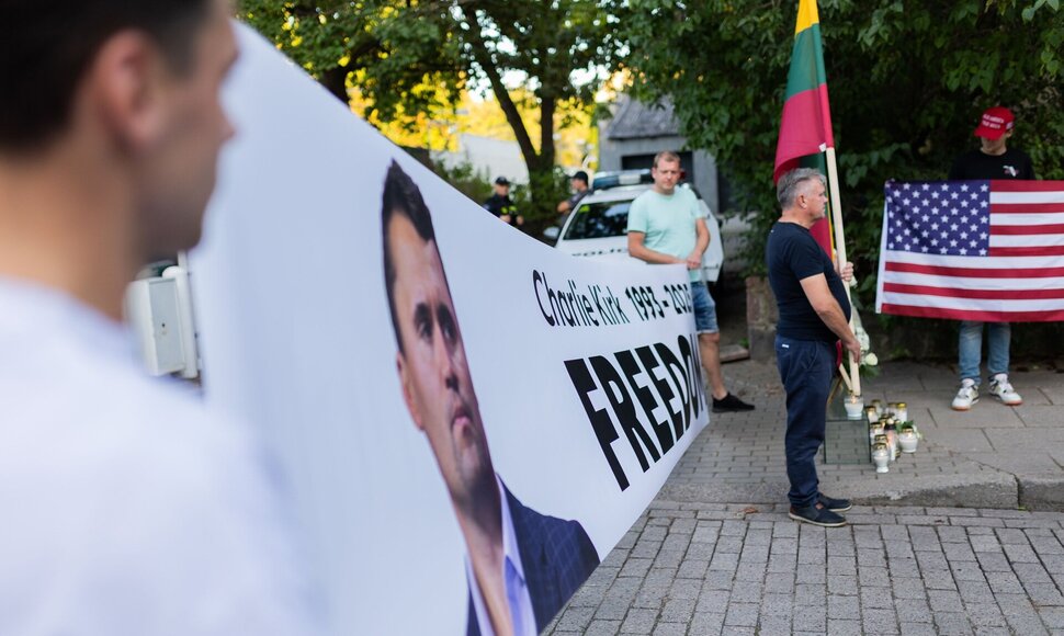 Prie JAV ambasados Vilniuje vyko atminimo renginys / Robertas Riabovas/BNS nuotr.