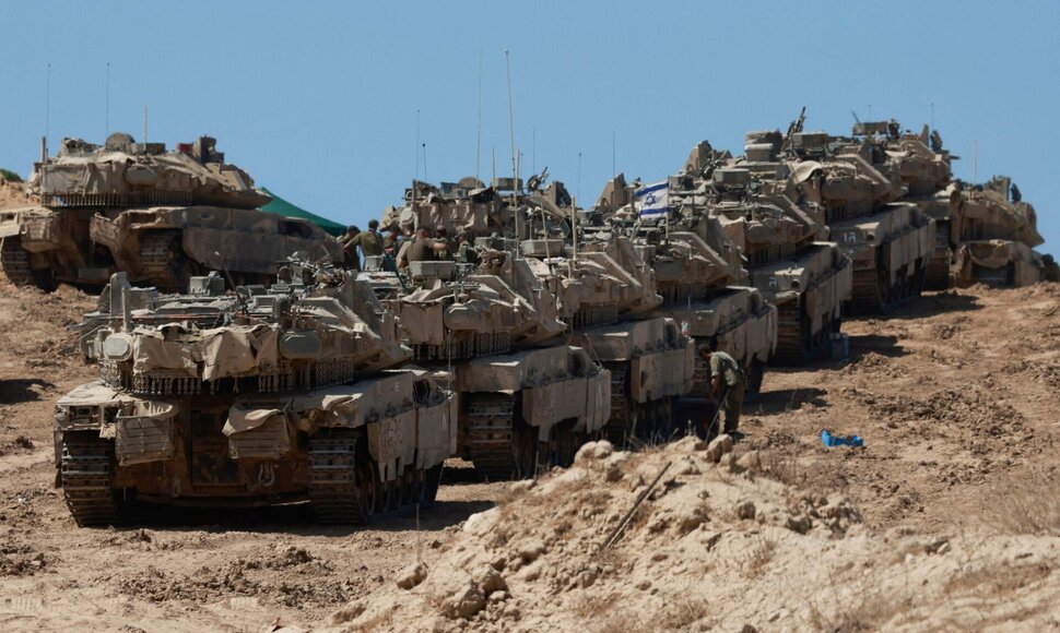 Izraelio kariuomenės tankai / MENAHEM KAHANA / AFP