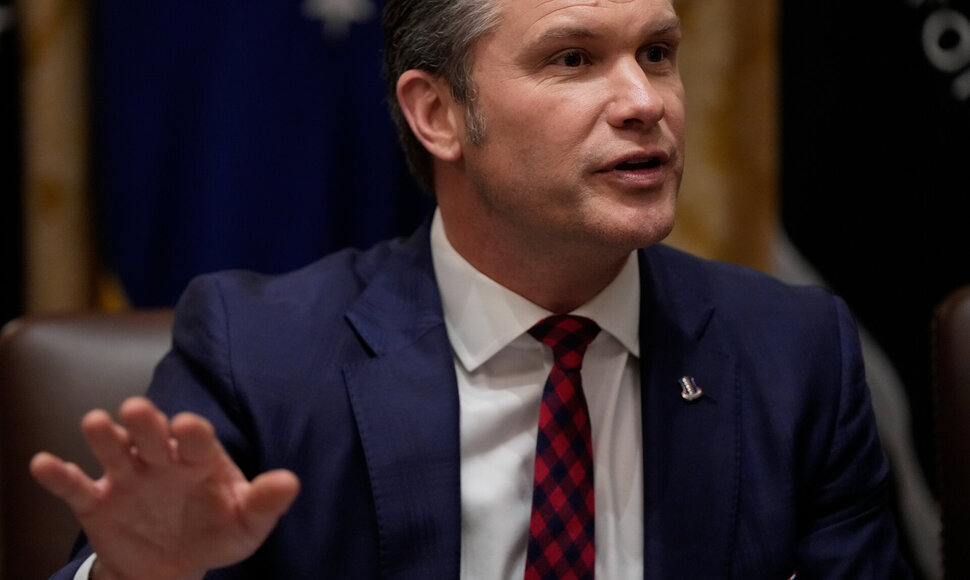Pete'as Hegsethas / / AP