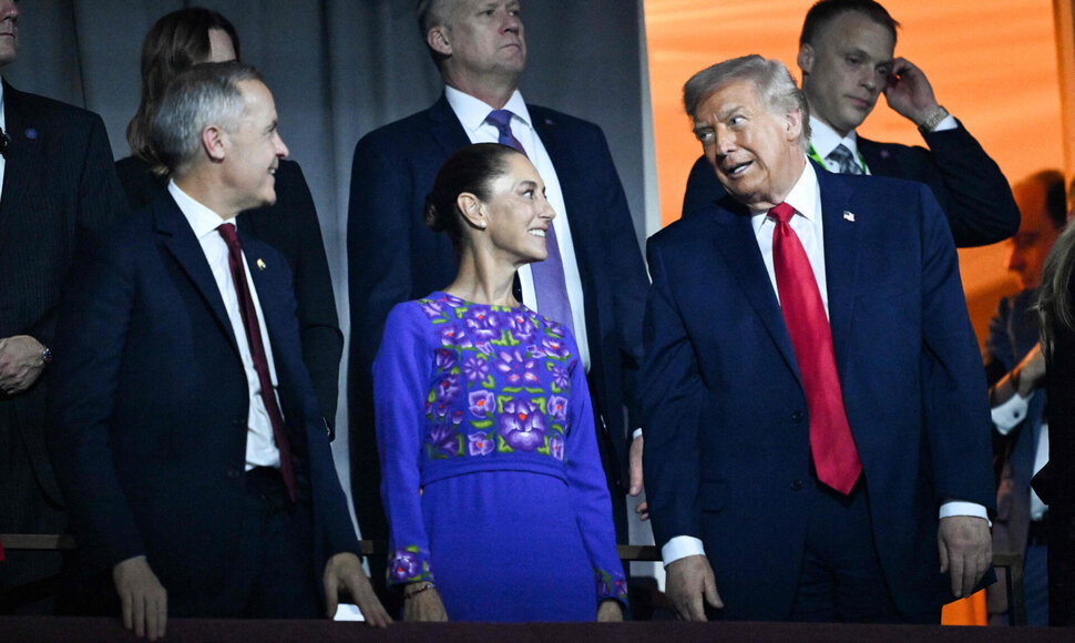 Donaldas Trumpas su Marku Carney ir Claudia Sheinbaum / MANDEL NGAN / AFP