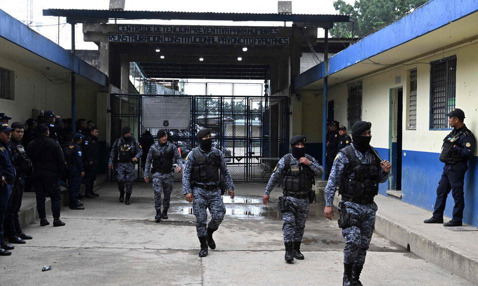 Policija Gvatemaloje / JOHAN ORDONEZ / AFP