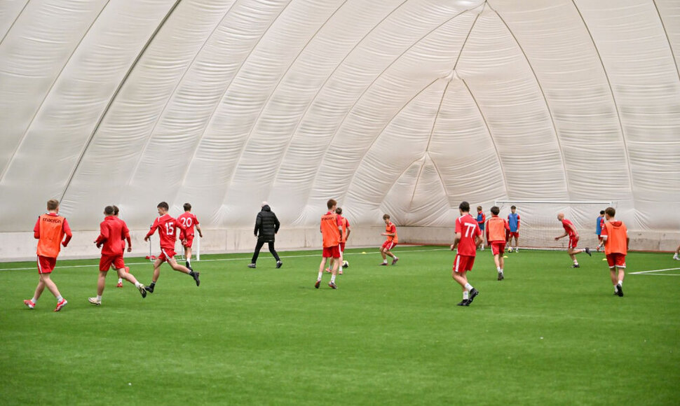 Atidarytas pripučiamas futbolo maniežas / Panevėžio miesto savivaldybės nuotr.