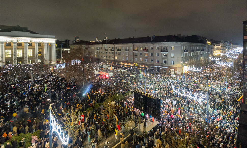 Toliau tęsiasi protestas „Šalin rankas nuo laisvo žodžio!“ / Robertas Riabovas nuotr.