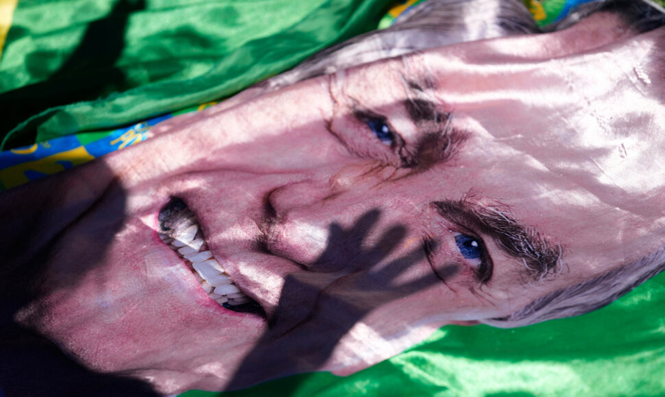  / AP