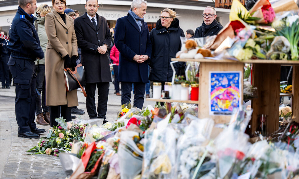 JEAN-CHRISTOPHE BOTT / via REUTERS
