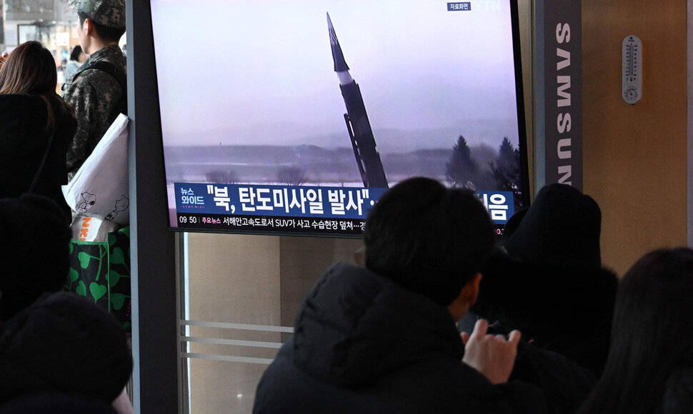 &Scaron;iaurės Korėjos balistinės raketos paleidimas / JUNG YEON-JE / AFP