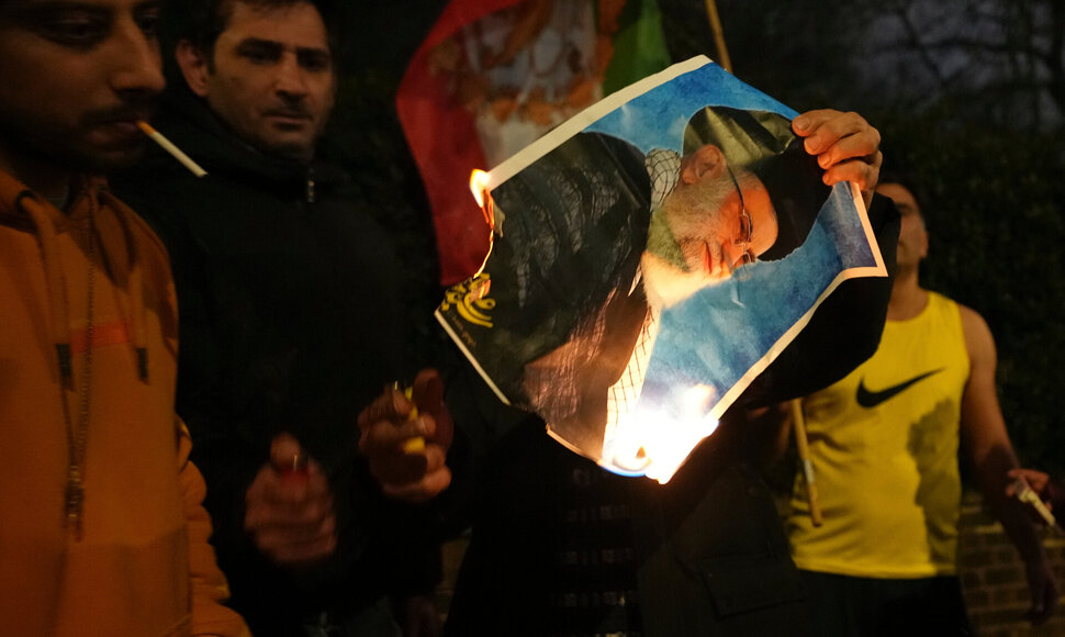 Protestai prie&scaron; Irano islamistų valdžią /  / AP