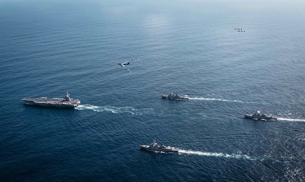 JAV lėktuvnešio grupuotė / Mc2 Tajh Payne/U.S. Navy / ZUMAPRESS.com