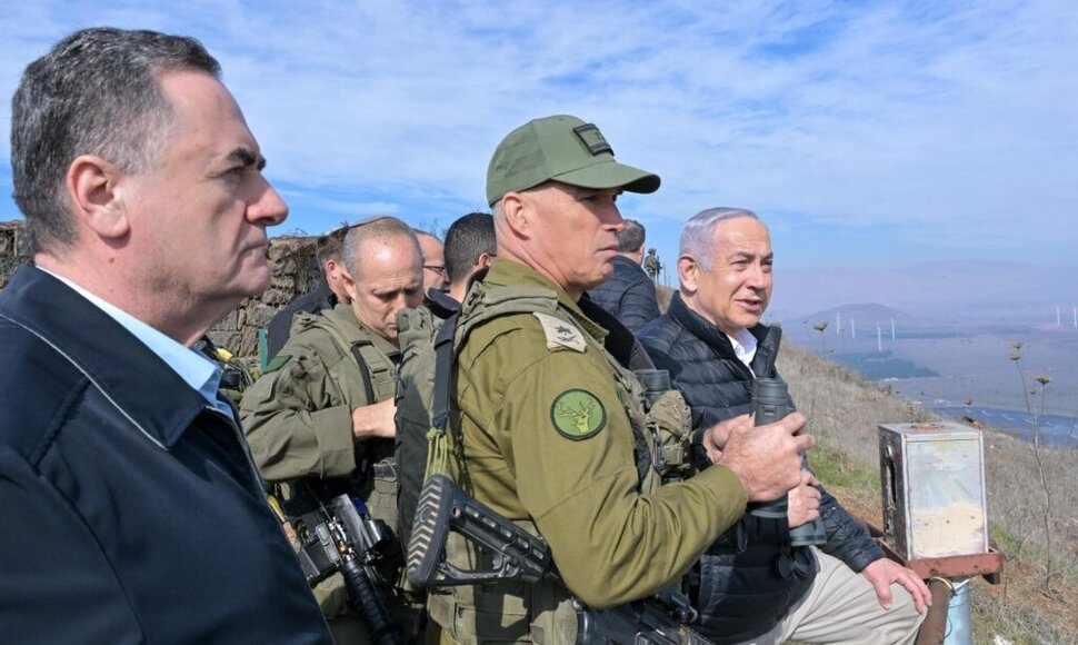 Benjaminas Netanyahu ir Izraelio pareigūnai / Israeli Prime Minister  Apaimage / ZUMAPRESS.com