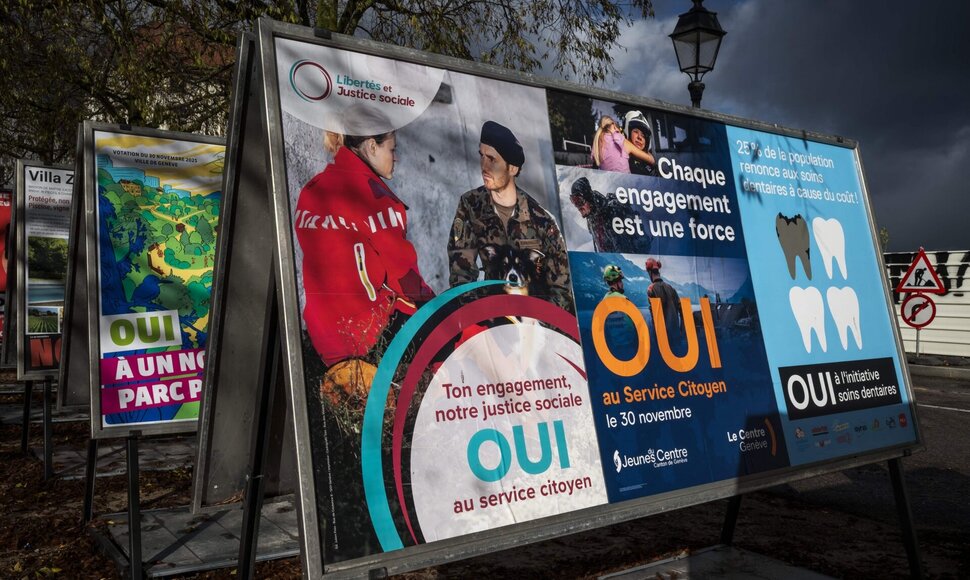 Plakatai &Scaron;veicarijoje / FABRICE COFFRINI / AFP